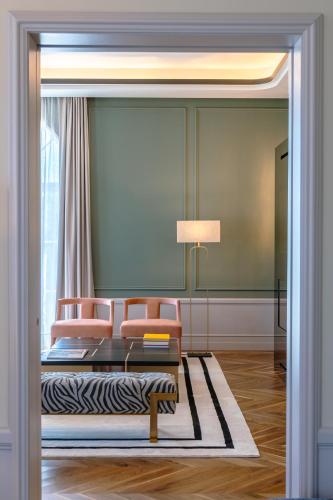 a living room with a couch and a table at Maison Albar - Amoure in Braga