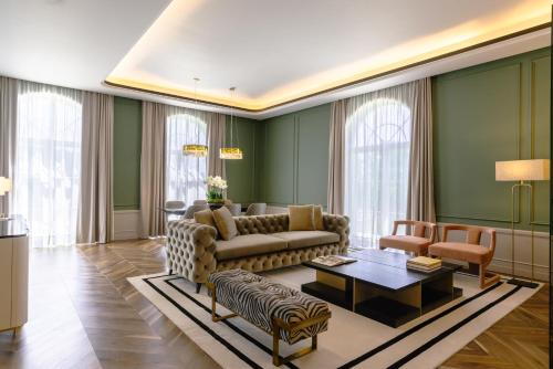 a living room with a couch and a table at Maison Albar - Amoure in Braga