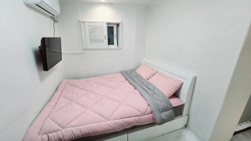 Una cama o camas en una habitación de Time Stay