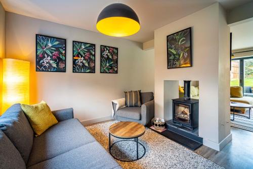a living room with a couch and a fire place at Modern home - great facilities-J26 M1 near IKEA in Nottingham