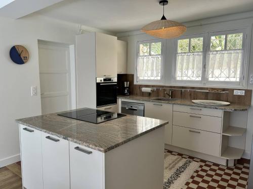 Photo de la galerie de l'établissement 547 - La Patelle - Maison 4p à 100m de la plage du Centre d'Erquy, à Erquy