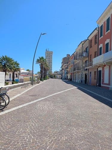 a cobblestone street with a street light and buildings at La Stella Marina in Porto Recanati