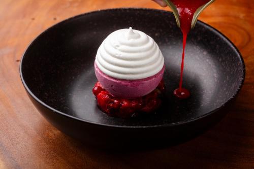 a pink dessert with whipped cream on a black plate at Hôtel Restaurant La Vallée Noble, proche Eguisheim Colmar in Soultzmatt