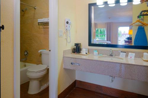 Ванная комната в Fairway Inn Florida City Homestead Everglades