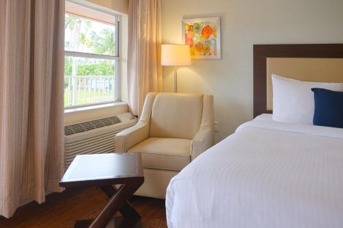Кровать или кровати в номере Fairway Inn Florida City Homestead Everglades