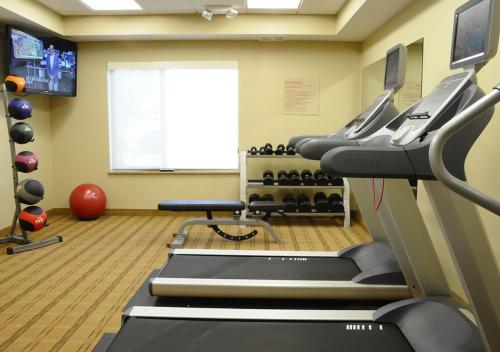 Pusat kecergasan dan/atau kemudahan kecergasan di TownePlace Suites Redding