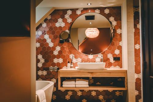 a bathroom with a sink and a mirror at Hotel Centraal Baarlo in Baarlo