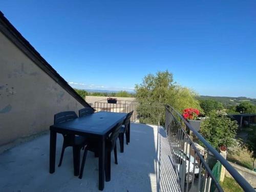 Petite maison avec terrasse