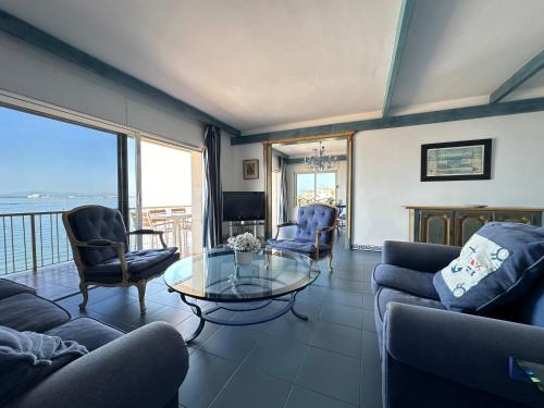 Agi Avenida Apartments