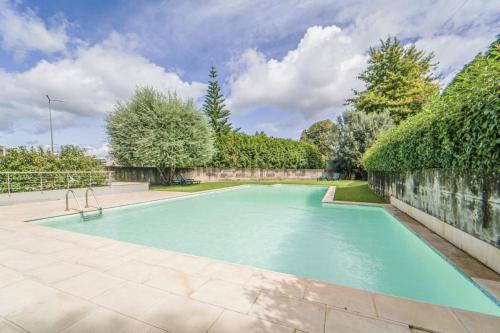 Kolam renang di atau dekat dengan Braga Exclusive flat with pool
