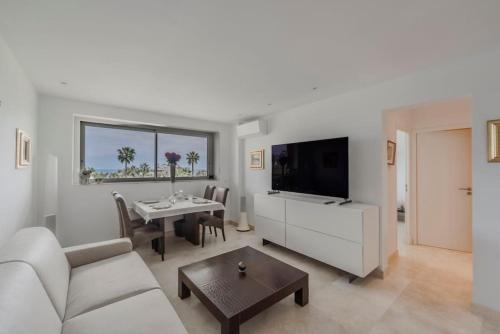 Le Jacinthe Piscine Tennis