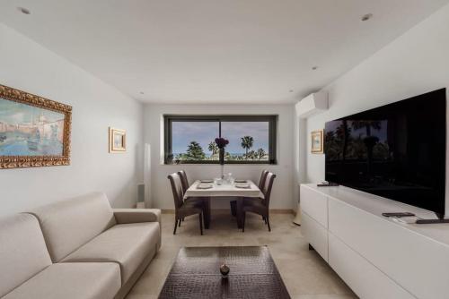 Photo de la galerie de l'établissement Le Jacinthe Piscine Tennis, à Vallauris