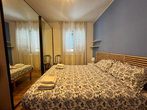 Giường trong phòng chung tại Casa Carolina, a 20 metri dal mare in pieno centro