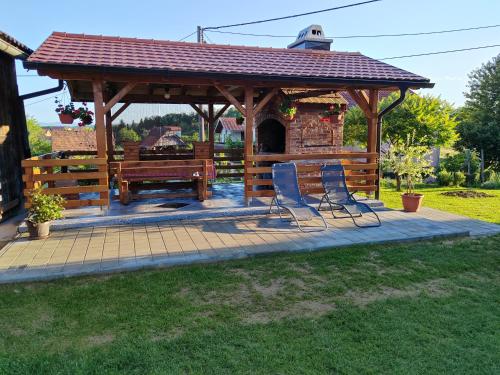 Taman di luar Kuća za odmor Jadra