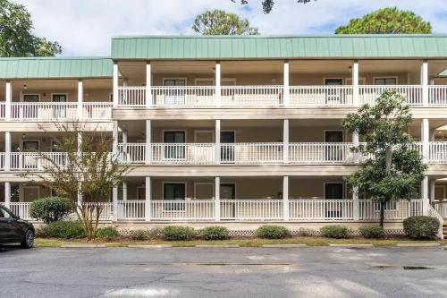 Dreamy HHI Retreat with Pool, Gym photo 14