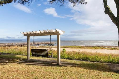 Dreamy HHI Retreat with Pool, Gym photo 15