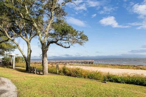 Dreamy HHI Retreat with Pool, Gym photo 16