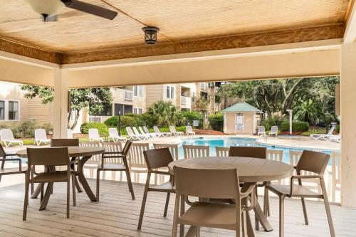 Dreamy HHI Retreat with Pool, Gym photo 10