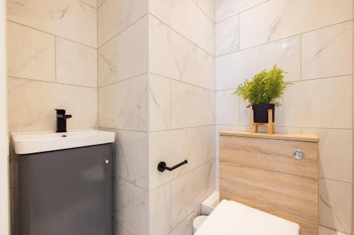 a bathroom with a toilet and a sink at Wild Roses Serviced Apartments - Chelsea in London