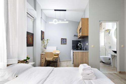 Small studio under Acropolis A!