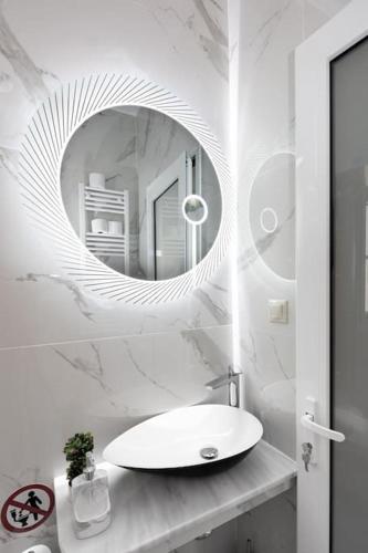 Small studio under Acropolis A!