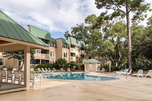 Dreamy HHI Retreat with Pool, Gym photo 32