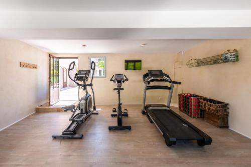 a gym with treadmills and ellipticals in a room at Bastide de l'Orme à Ménerbes avec vue Luberon in Ménerbes