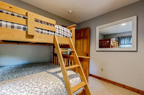 Katil atau katil-katil dalam bilik di Sunday River Sunny Chalet