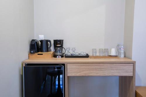 a wooden counter top with a coffee maker on it at Athina résidence in Nydri