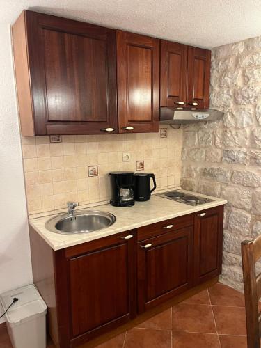 Η κουζίνα ή μικρή κουζίνα στο Old Town Stay by Ivo