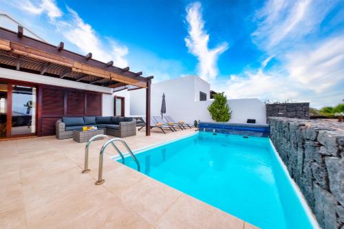 Villa Malolo - Private Pool and Jacuzzi By Lanzarote Vacation Homes