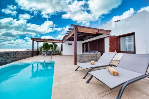 Villa Malolo - Private Pool and Jacuzzi By Lanzarote Vacation Homes