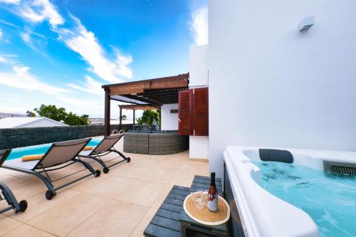 Villa Malolo - Private Pool and Jacuzzi By Lanzarote Vacation Homes