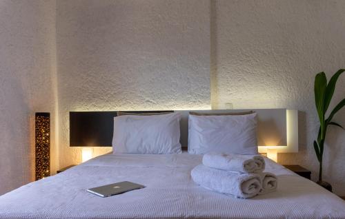 Postel nebo postele na pokoji v ubytování Pancratium #3 Seaside Apartment