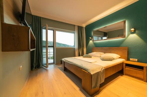 Un pat sau paturi într-o cameră la Vila Casa9
