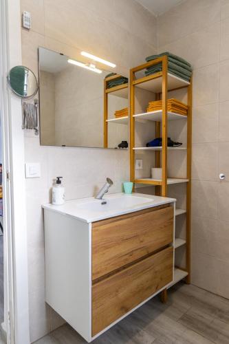 a bathroom with a sink and a mirror at Parisito Sancti Petri - Villa amplia con piscina privada in Chiclana de la Frontera