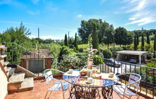 a patio with a table and chairs on a balcony at Lovely Apartment In Le Botteghe, Fucecchio in Fucecchio