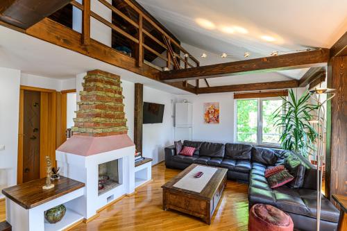 a living room with a couch and a fireplace at Penthouse Pensiunea Casa Bono in Braşov