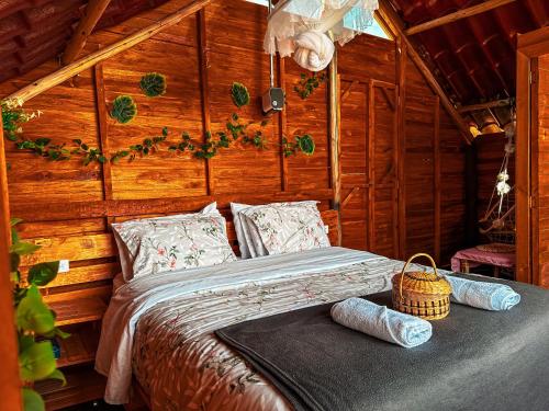 a bedroom with a bed in a log cabin at La Julita Glamping in La Mesa