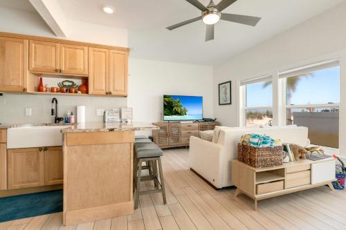 a kitchen and living room with a ceiling fan at Beach Dreams Resort in Bradenton Beach