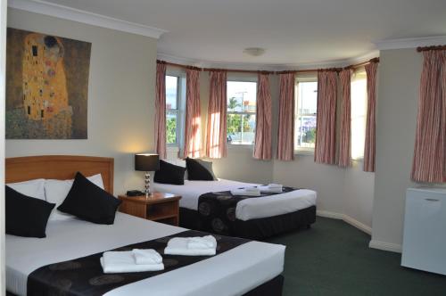 Postel nebo postele na pokoji v ubytování Meadowbrook Hotel Brisbane