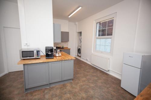 Una cocina o zona de cocina en Quayside Quarters