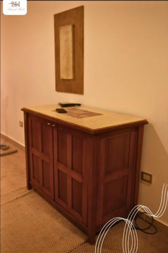 a wooden island in the corner of a room at Bianchi Hotel in Alexandria
