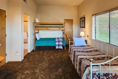 Postel nebo postele na pokoji v ubytování Tee Time Terrace