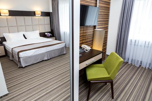 Ένα ή περισσότερα κρεβάτια σε δωμάτιο στο Arbat Hotel
