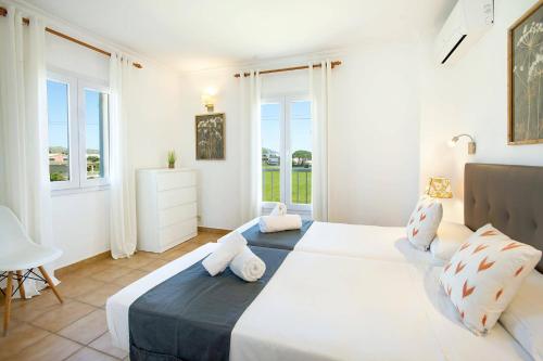 Postel nebo postele na pokoji v ubytování Villa Hort de Siller by Villa Plus
