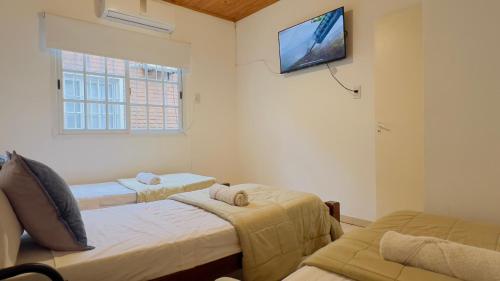 Ein Bett oder Betten in einem Zimmer der Unterkunft G2 Casa en Villa Ángela 2 dormitorios con Garage Independiente