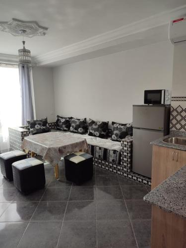 a living room with a couch and a table at Résidence Les Deux Mules in Ahfir