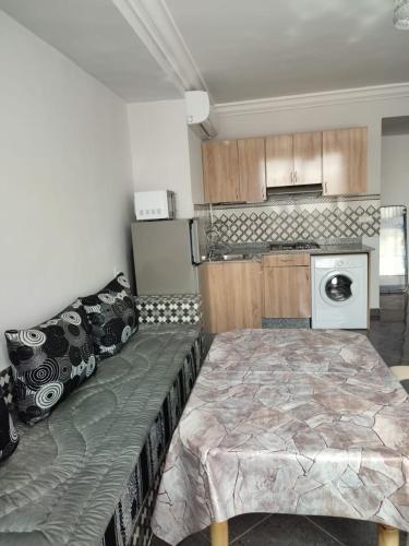 a kitchen with a couch in a room at Résidence Les Deux Mules in Ahfir