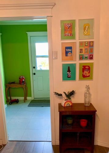 Gambar di galeri bagi Harry’s House in Heart’s Delight, NL di Hearts Delight